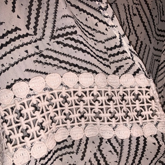 Maurices Sheer Geometric Sleeveless Duster Vest Swim Cover Shrug Lace Trim L/XL - Picture 4 of 6